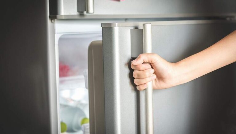 صيانة ثلاجات زانوسى 01225854916 تصليح ثلاجة نوفروست zanussi